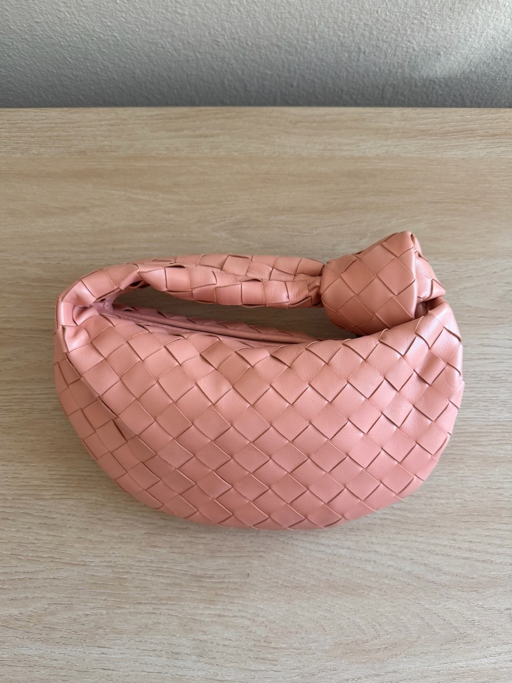 Bottega Veneta Mini Jodie in peachy pink - Picture 9 of 9